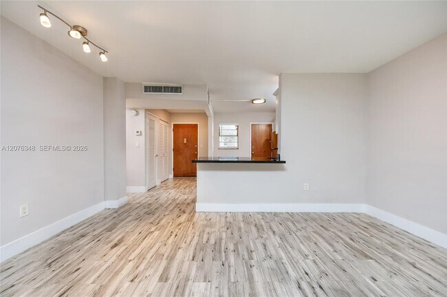 Building Photo - 1690 NE 191st St