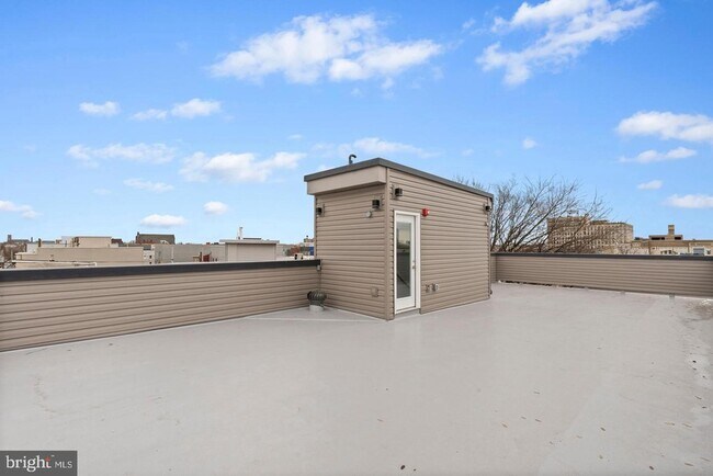 Building Photo - 1335 N Franklin St
