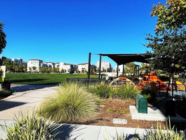 Building Photo - 168 Llano de los Robles Ave