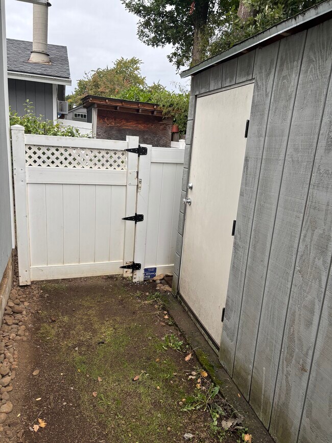 Building Photo - 6618 N Albina Ave