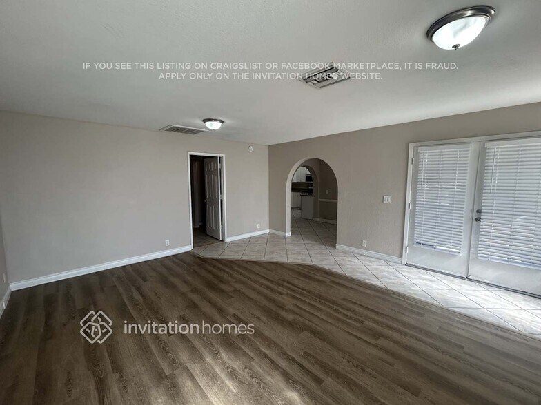 Building Photo - 5419 W Mercer Ln