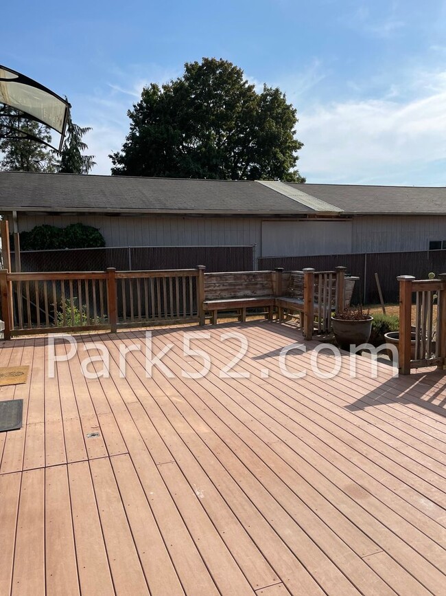 Building Photo - 4 Bedroom Single Family Home