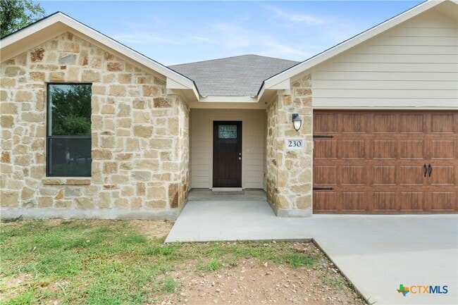 Building Photo - 230 Plum St