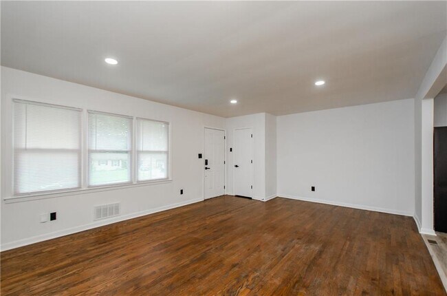 Building Photo - 3833 Wedgefield Cir