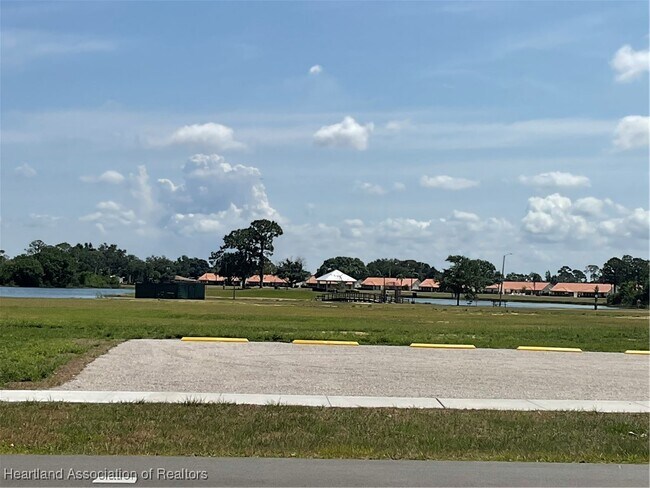 Building Photo - 3641 Edgewater Dr