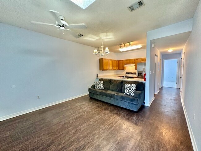 Building Photo - 1828 Whispering Oaks Ln
