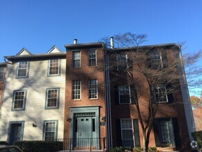 Building Photo - Broadneck Schools - 2 Bedroom Townhouse St...