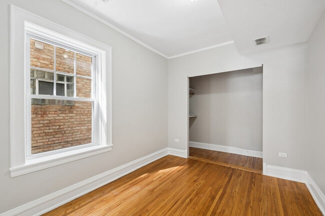 Building Photo - 4945 N Kilpatrick Ave