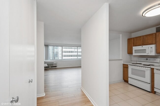 Building Photo - 211 E Ohio St