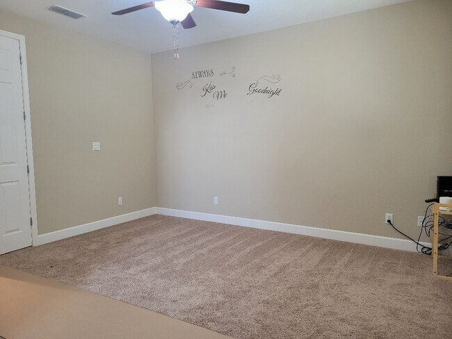 Building Photo - 1618 Oak St