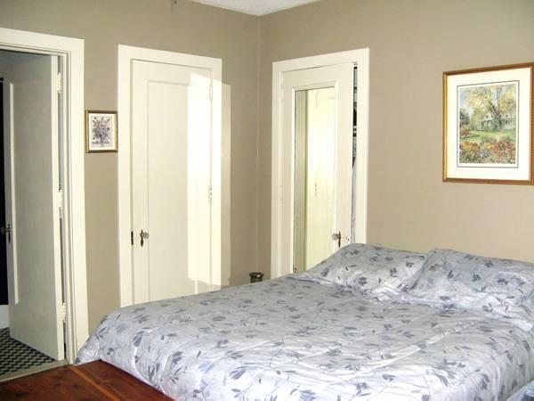 Bedroom with 2 closets - 1212 Delaware Ave