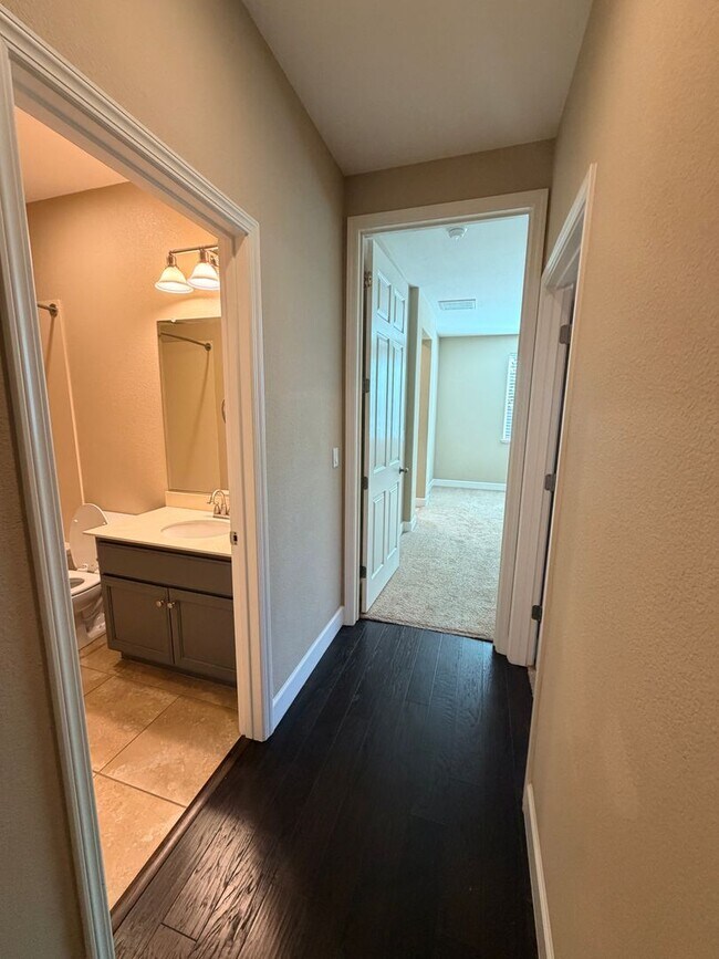 Building Photo - 1587 Manzanita Way
