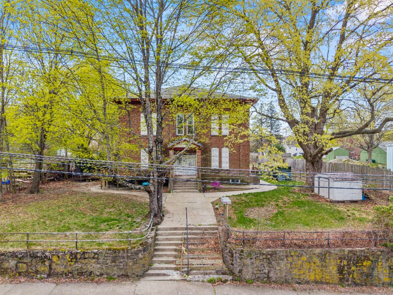 Primary Photo - 139 Boswell Ave