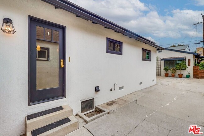 Building Photo - 3725 Edenhurst Ave