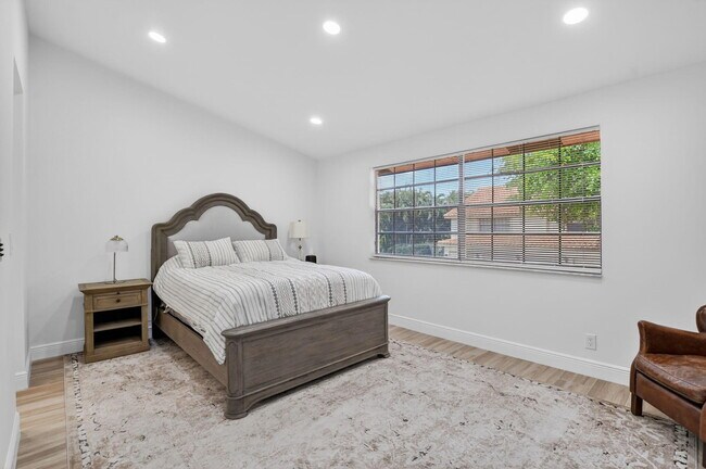 Building Photo - 7917 La Mirada Dr