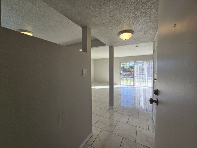 Building Photo - Lock in ($1850) off March 2026  if you move-in by Janaury 31st