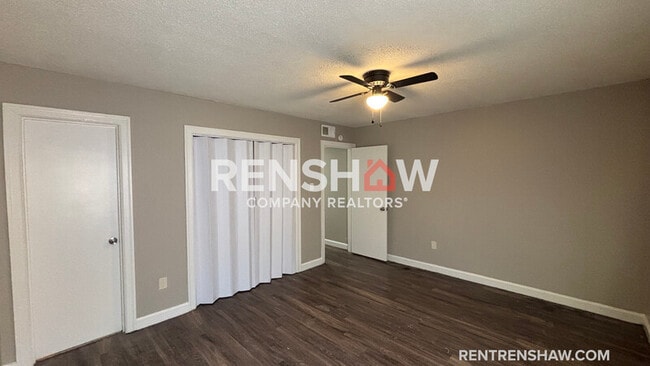 Building Photo - 3247 13 Colony Mall