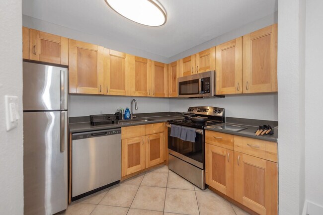 Building Photo - 4307 W Kennedy Blvd