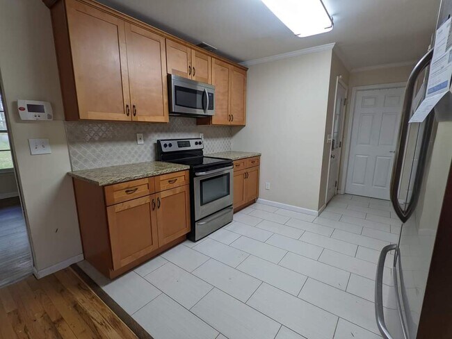 Building Photo - 275 E Lake Dr