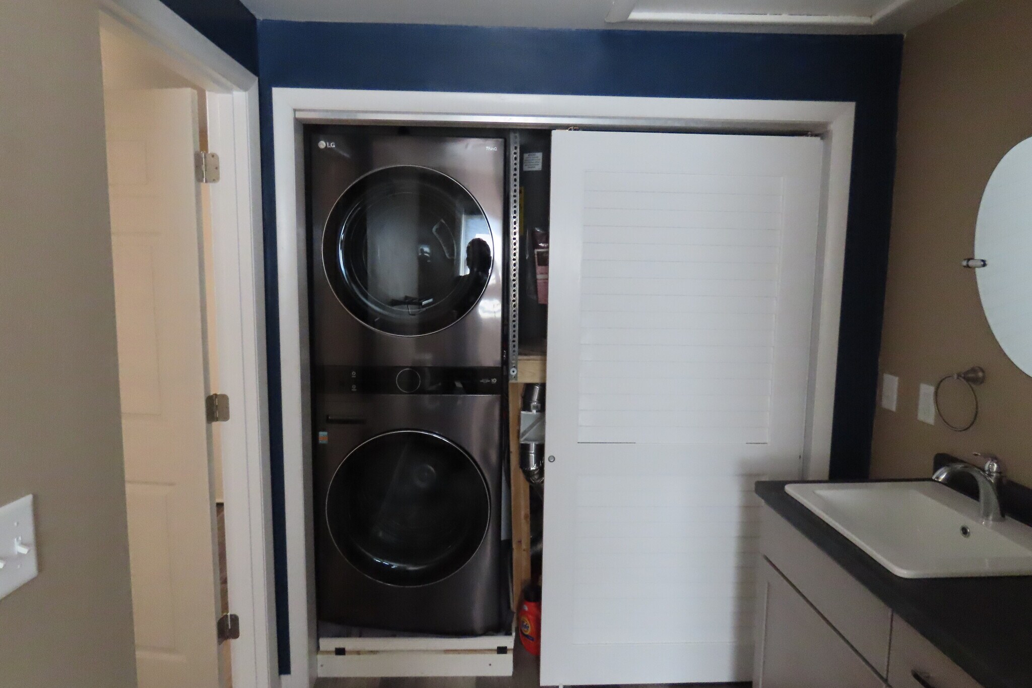 new washer and drier - 1605 Doty St