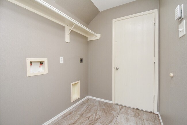 Building Photo - 642 Kiley Dr
