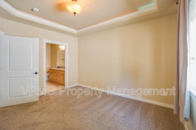 Building Photo - 7002 NE 56th St