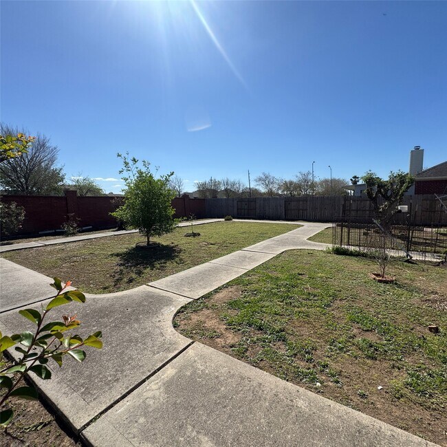 Building Photo - 6611 Sunrise Valley Ln