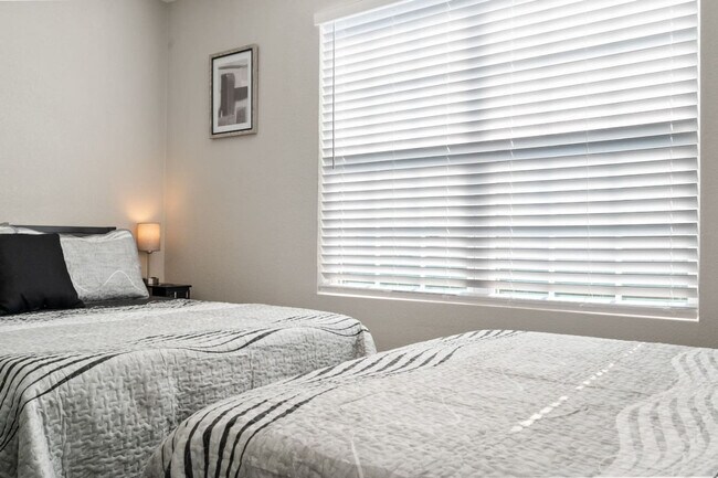 Building Photo - 826 Dalworth St