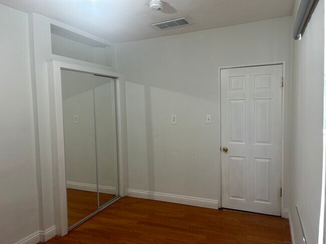 Building Photo - 243 W Elm Ave