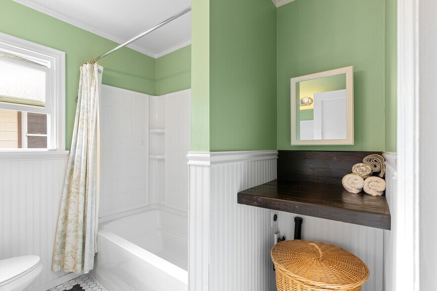 Building Photo - 1331 Rainier Ave