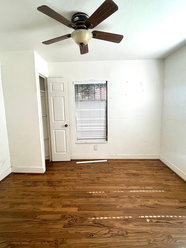 Building Photo - Cedar Crest Home 3 Bed, 1 Bath