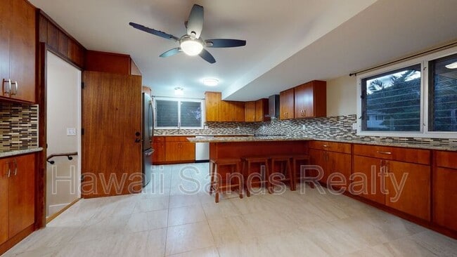 Building Photo - 254A Kuliouou Rd