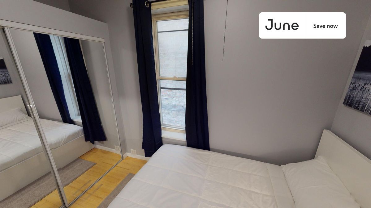 Building Photo - 2611 W Armitage Ave