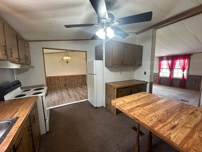 Building Photo - Inviting 3 Bedroom - 2 Bath Home with Lots...
