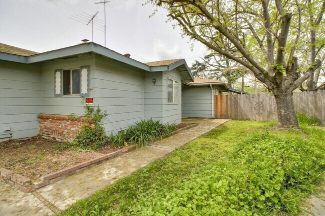 Building Photo - Renovated 3BD/2BA on Quiet Cul-de-Sac