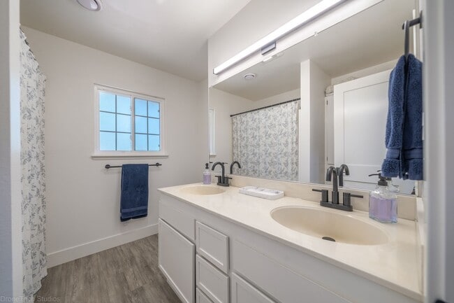 Building Photo - Central location in country setting! In law unit attached to house! MUST SEE!