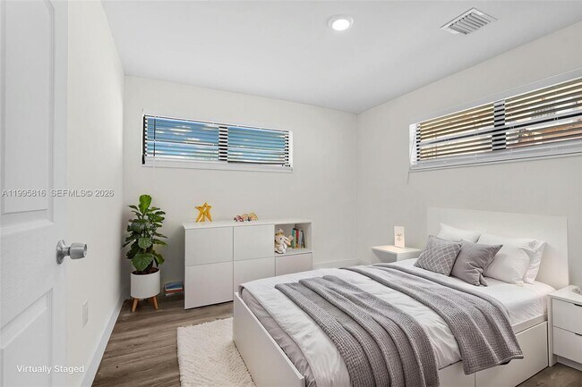 Building Photo - 1730 Acapulco Dr