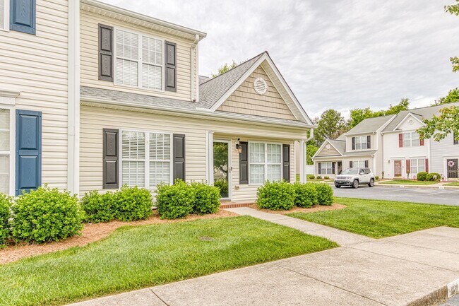 Building Photo - Beautiful 2-Story 3 bedroom and 2.5 townhouse in High Point, off Skeet Club Rd and Eastchester