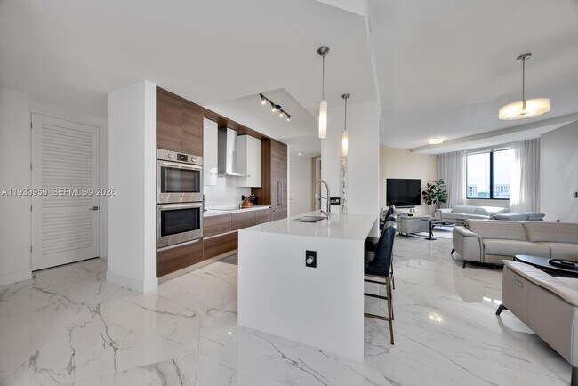 Building Photo - 301 Altara Ave