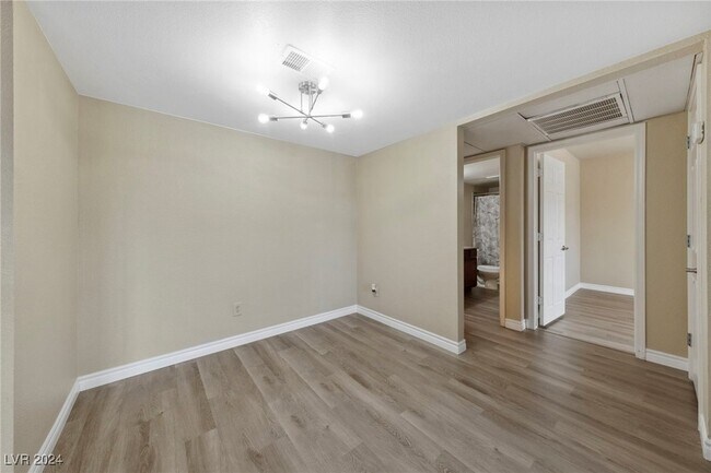 Building Photo - 4921 Indian River Dr