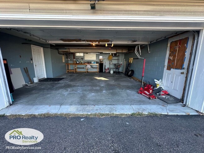 Building Photo - 3 Bedroom Home in Crystal