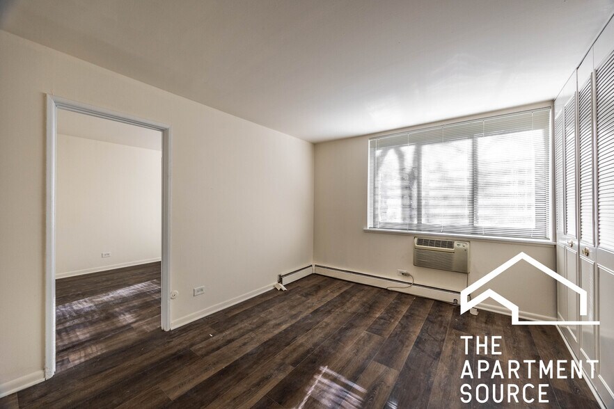 Building Photo - 540 W Roscoe St