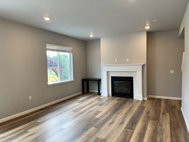Building Photo - 10848 Hayloft St