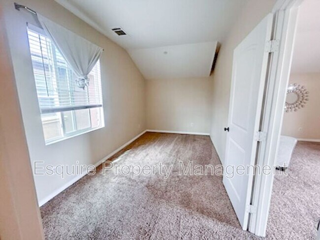 Building Photo - 530 Owens River Dr