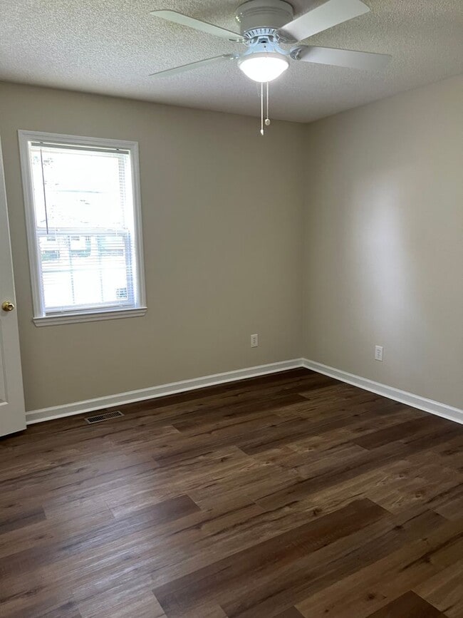 Building Photo - 3 Bedroom, 2 Bath Home