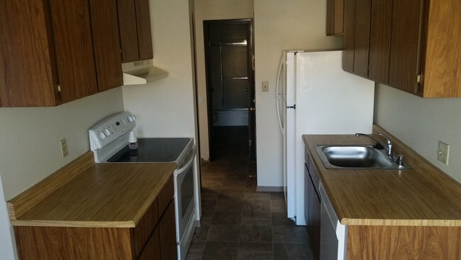 Building Photo - Cozy One Bedroom Carson Park Condo!