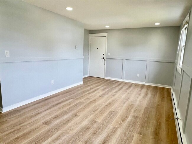 Building Photo - 27 Elmwood Park