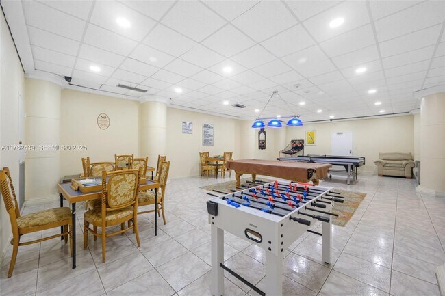 Building Photo - 3725 S Ocean Dr