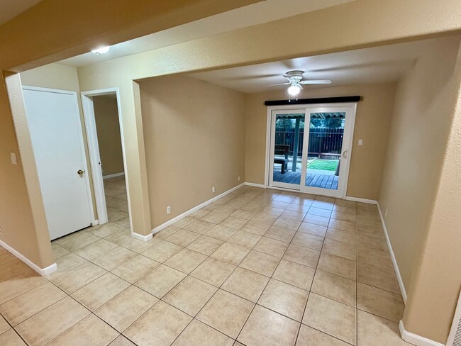 Building Photo - 3 Bed 1 Bath on a quiet country road