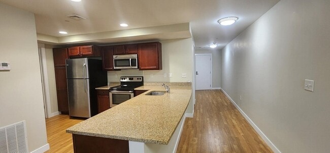 Building Photo - 20 Pond St